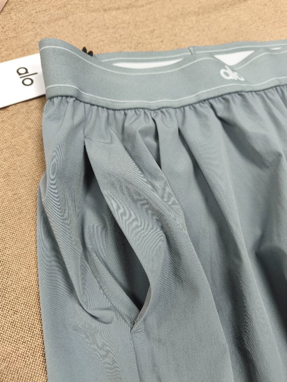 ALO Yoga NWT Suit Up Casual Pants Steel Grey🌻Relaxed Fit Regular-30" Inseam🥨 - Picture 6 of 7